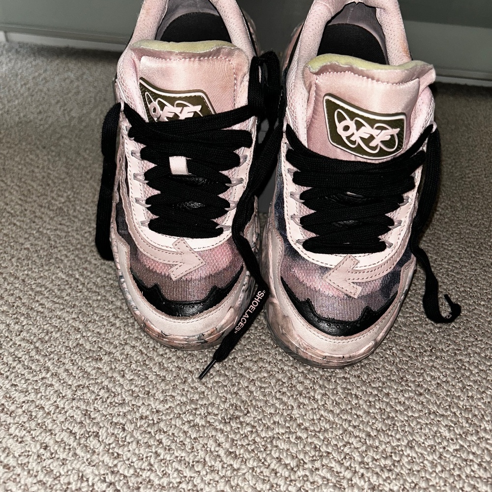 Off White